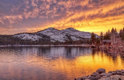 Truckee House | Delightful Studio w/Kitchenette #111 at Donner Lake Village