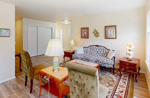 Alta Sierra House | Delightful wooded oasis with balcony, AC, W/D, & wonderful views of wildlife