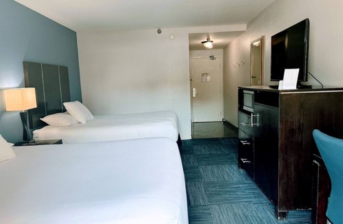 Old Towne Hotel | Deluxe 2 Queen Near Main St w/Breakfast