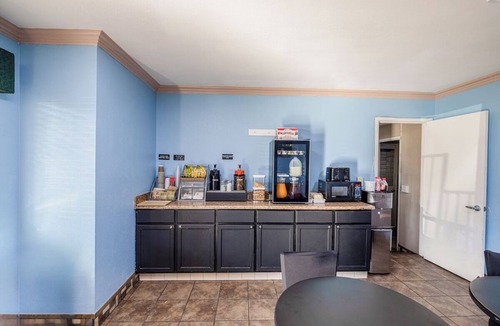 Barstow Hotel | Deluxe King Bed Comfy Room Surrounded by Route 66 History in Barstow