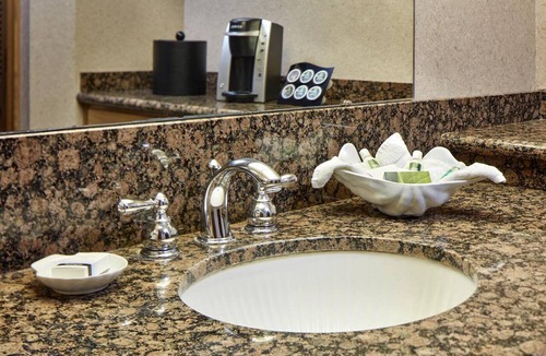 San Simeon Hotel | Deluxe King with Fireplace | Cavalier Resort | Near Hearst Castle