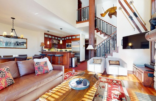 Mammoth Lakes House | Deluxe Mountain Escape, Stunning Views, Hot Tub & Grill, Near Trails