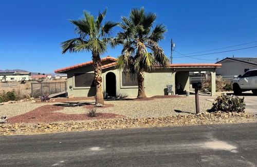 Lake Havasu City House | Desert Chic Havasu Home+XL Parking,Boat Rental, Fun Games & Lake View Fire Pit