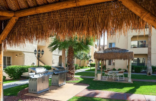 Las Vegas Villa | Desert Club offers the best of both Vegas experiences.