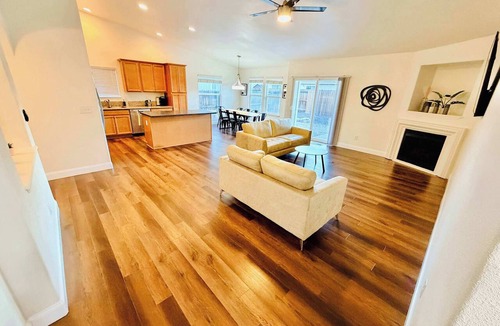 Fernley House | Desert Glow Residence-20 Min to USA Pkwy/Bedrooms|2Baths|Sleeps13