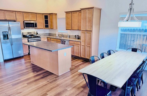 Fernley House | Desert Glow Residence✨🌵20 Min to USA Pkwy|4Bedrooms|2Baths|Sleeps13