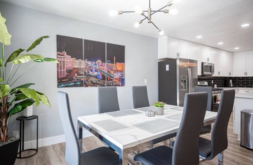 Summerlin House | Desert Oasis Close to Freemont Street
