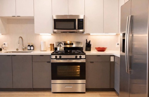 Lyon Street Apartment | Designer Apartment w/Pool & Gym 10 Min to Disney