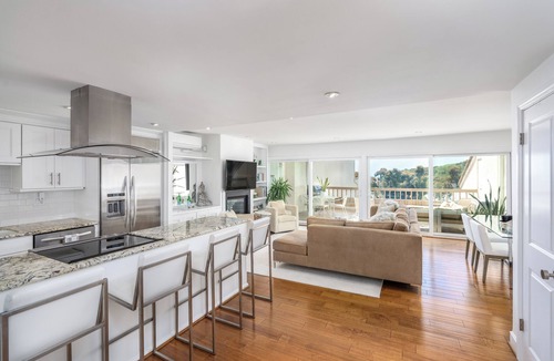 Eastern Malibu Condo | Designer-Furnished Malibu Retreat: 2 Bedrooms, AC & Pool—Walk to Everything