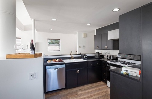 Venice Apartment | Designer Loft with parking 5min to the beach !