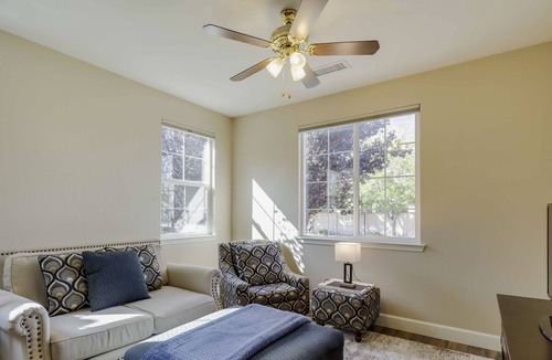 Reno Apartment | Desirable Reno Apartment: 15 Mi to Ski Slopes!