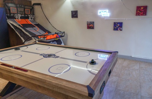 Southwest Anaheim House | Disney Cozy Luxe Home: Arcade Game Room - Near Disney & Knott's Berry Farm