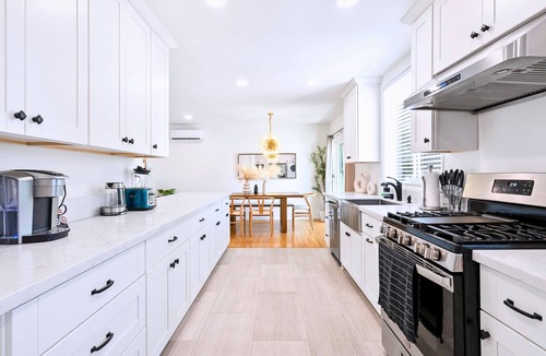 Fullerton House | Disney Getaway: 8-Min Drive + Cozy Yard & Firepit