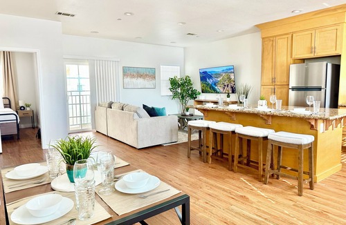 Placentia House | Disneyland Getaway Tri-level Gated Townhome