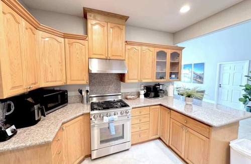 Sherwood Forest and Thistle Development House | Disneyland/Knott's 6BR, 4BA, 3000 sqft, No Tax
