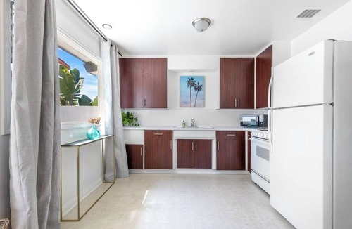 San Clemente House | Dog-friendly condo with an ocean view, balcony & pool - beach across the street