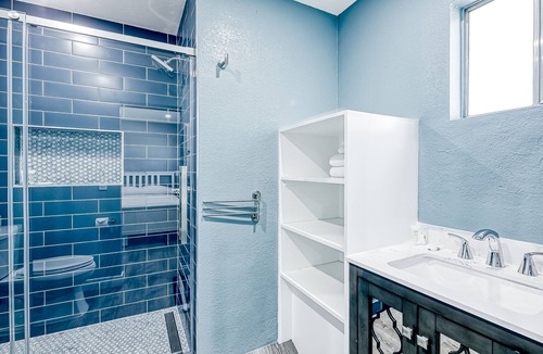 Lincoln Park House | Dog-friendly home with fast WiFi, washer/dryer, & enclosed backyard, sleeps 6