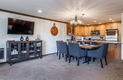 Mammoth Lakes Condo | Dog-friendly, Mountain Condo! Resort amenities! Wood burning stove
