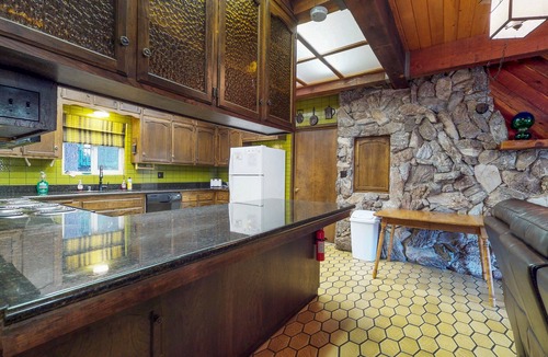 Sierra Cedars Cabin | Dog-Friendly Mountain Cabin with Great View & Location a Few Miles from Town