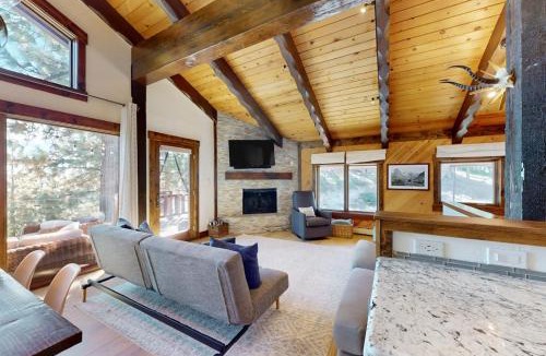 Tahoe Village House | Dog-friendly mountain retreat with private hot tub fireplace & views sleeps 8