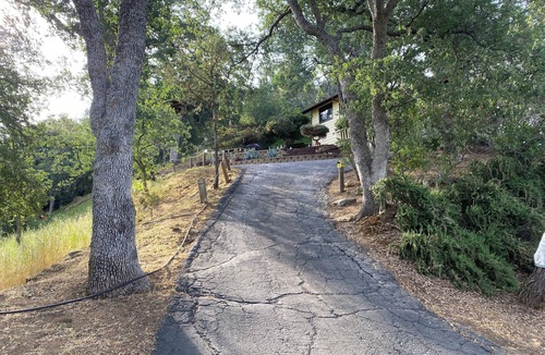Three Rivers Apartment | DOG FRIENDLY STUDIO APARTMENT WITH GREAT VIEWS - 2 MILES TO PARK.