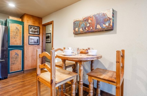 Kingswood Estates House | Dog-Friendly Tahoe Vista Cabin