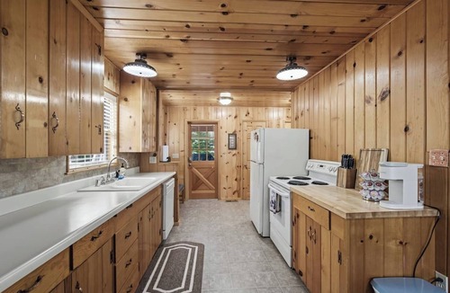 Shaver Lake Cabin | Dogwood Star – Star Location + Cozy Vibes