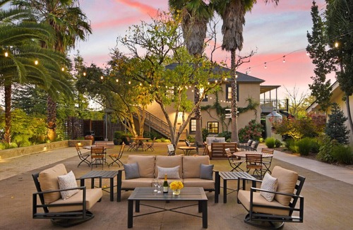 Sonoma House | Dolce @ Bungalows 313 - Half a block off the Historic Sonoma Plaza