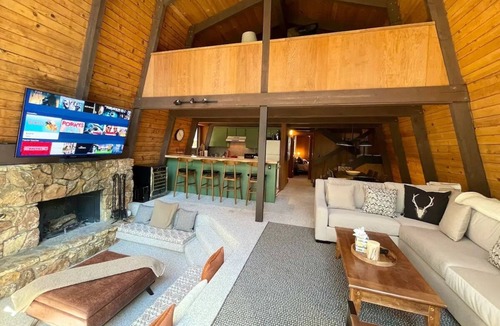 Lake Forest Cabin | Dollar Point Mountain Modern Cabin!