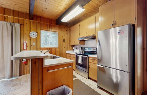 Truckee House | Donner Lake home with pool table - minutes to hiking, skiing & downtown