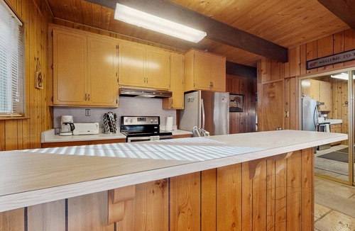 Truckee House | Donner Lake home with pool table - minutes to hiking, skiing & downtown