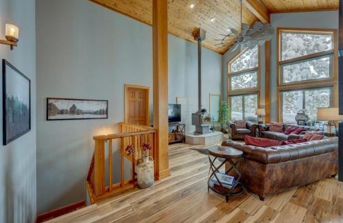 Truckee House | Donner Lake mountain-view delight - multi-level deck & private hot tub views