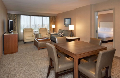 Downtown Hotel | DoubleTree by Hilton Fresno Convention Center