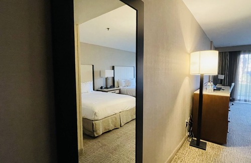 Downtown Hotel | DoubleTree by Hilton Fresno Convention Center
