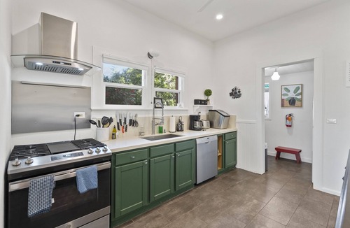 Napa House | Down Town NAPA HOT TUB Retreat - 3 Bed l 2 bath Center Location around Wineries