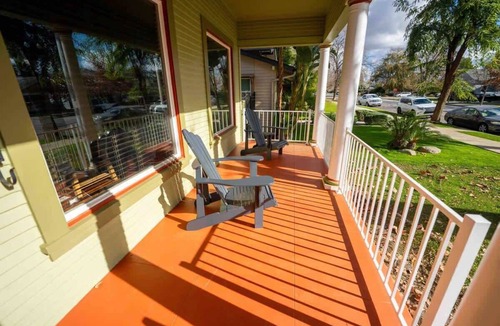 Riviera - Westchester House | Downtown Bakersfield Home w/Yard & Smart-TVs