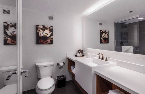 Downtown Las Vegas Hotel | Downtown Escape! Pool, Nightly Entertainment, Free Parking, Casino!