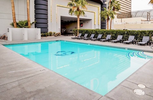 Downtown Las Vegas Hotel | Downtown Escape! Pool, Nightly Entertainment, Free Parking, Casino!