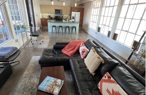Historic Core Apartment | Downtown LA Loft (pool+jacuzzi+garage+gym)