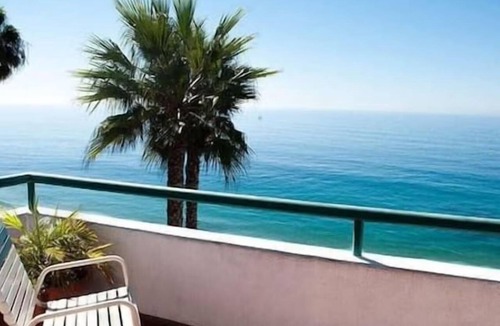 Laguna Beach Condo | Downtown Laguna Beachfront Condo - Ocean View & Catalina Island Sunsets