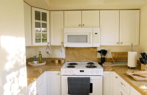 Millbrae House | Downtown Millbrae- 5 min from SFO/BART