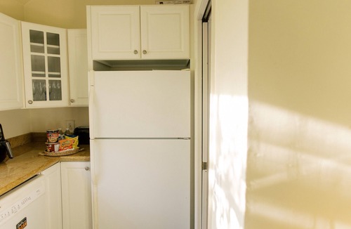 Millbrae House | Downtown Millbrae- 5 min from SFO/BART