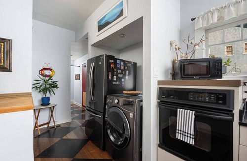 Riviera - Westchester Apartment | Downtown Perfection