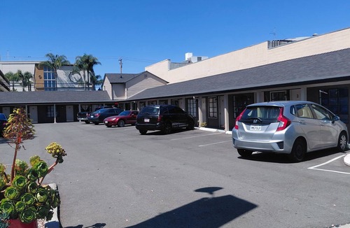 Staumbaugh Heller Hotel | Downtown Redwood City w/onsite Japanese hibachi food truck servicing late night