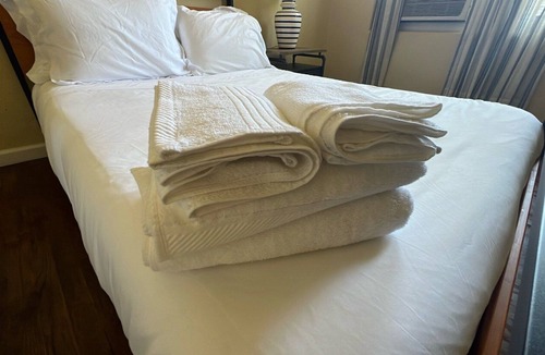 Westlake Hotel | Downtown Vibes: Chic Studio Near DTLA