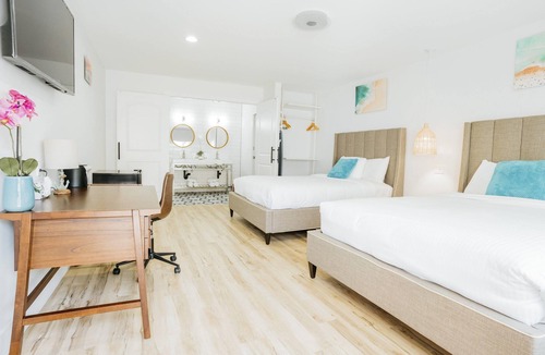 Belmont Shore Hotel | DQQ - Deluxe Double Room, 2 Queen Beds, Non Smoking