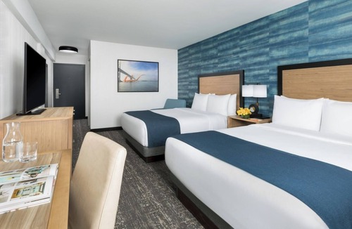 Fisherman's Wharf Hotel | Dreamy Escape: Enjoy a Cozy & Modern Room - Steps Away from Lombard Street