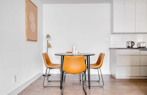Sharon Heights Apartment | Dreamy Menlo Park 1BR w/Gym & W/D, easy highway access, by Blueground