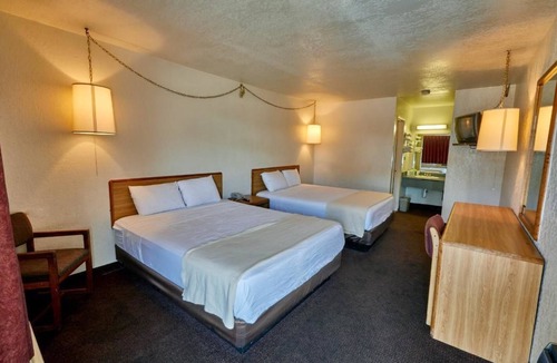 Newark Hotel | E-Z 8 Motel Newark