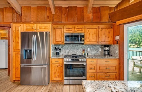 Bass Lake House | Eagles Nest at Bass Lake near Yosemite with Boat Dock!